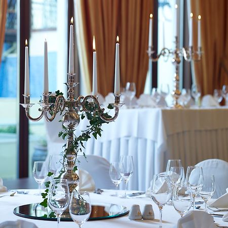 ホテル グランド セライ コングレス&スパ ヨアニナ エクステリア 写真 A candelabra on a table