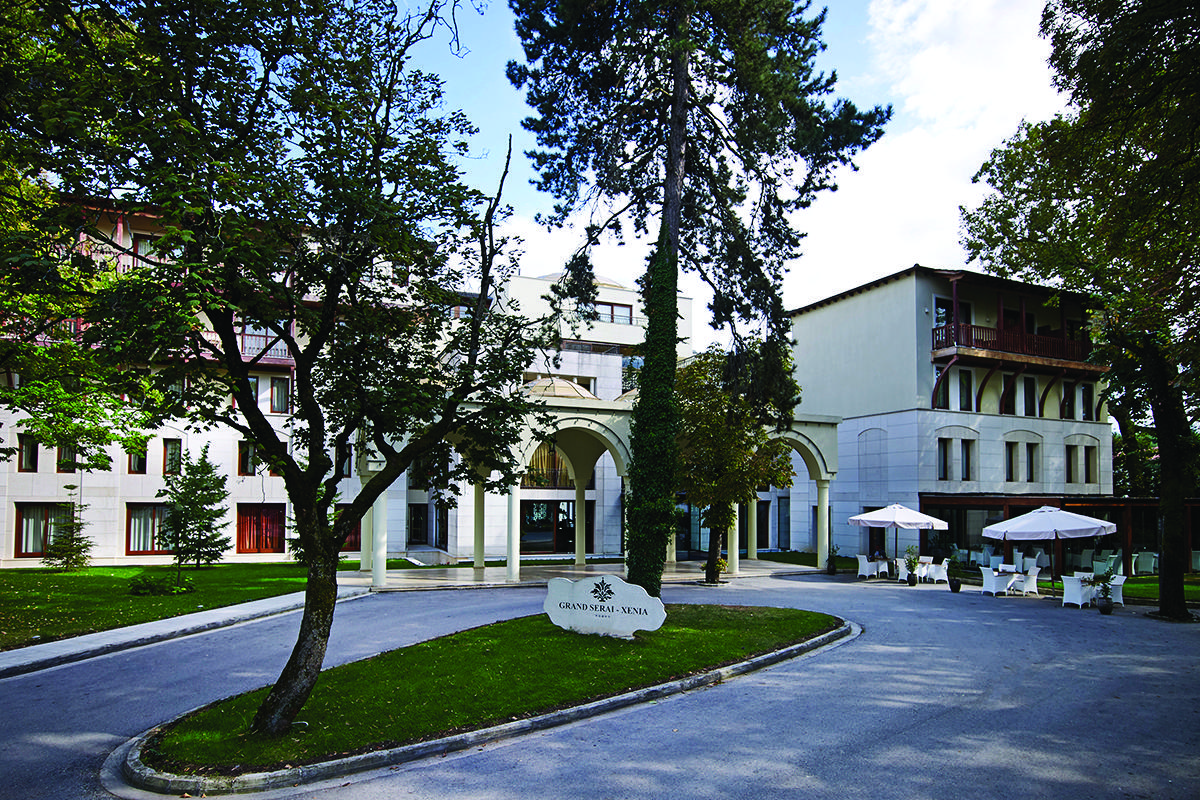 ホテル グランド セライ コングレス&スパ ヨアニナ エクステリア 写真 The main entrance of the hotel