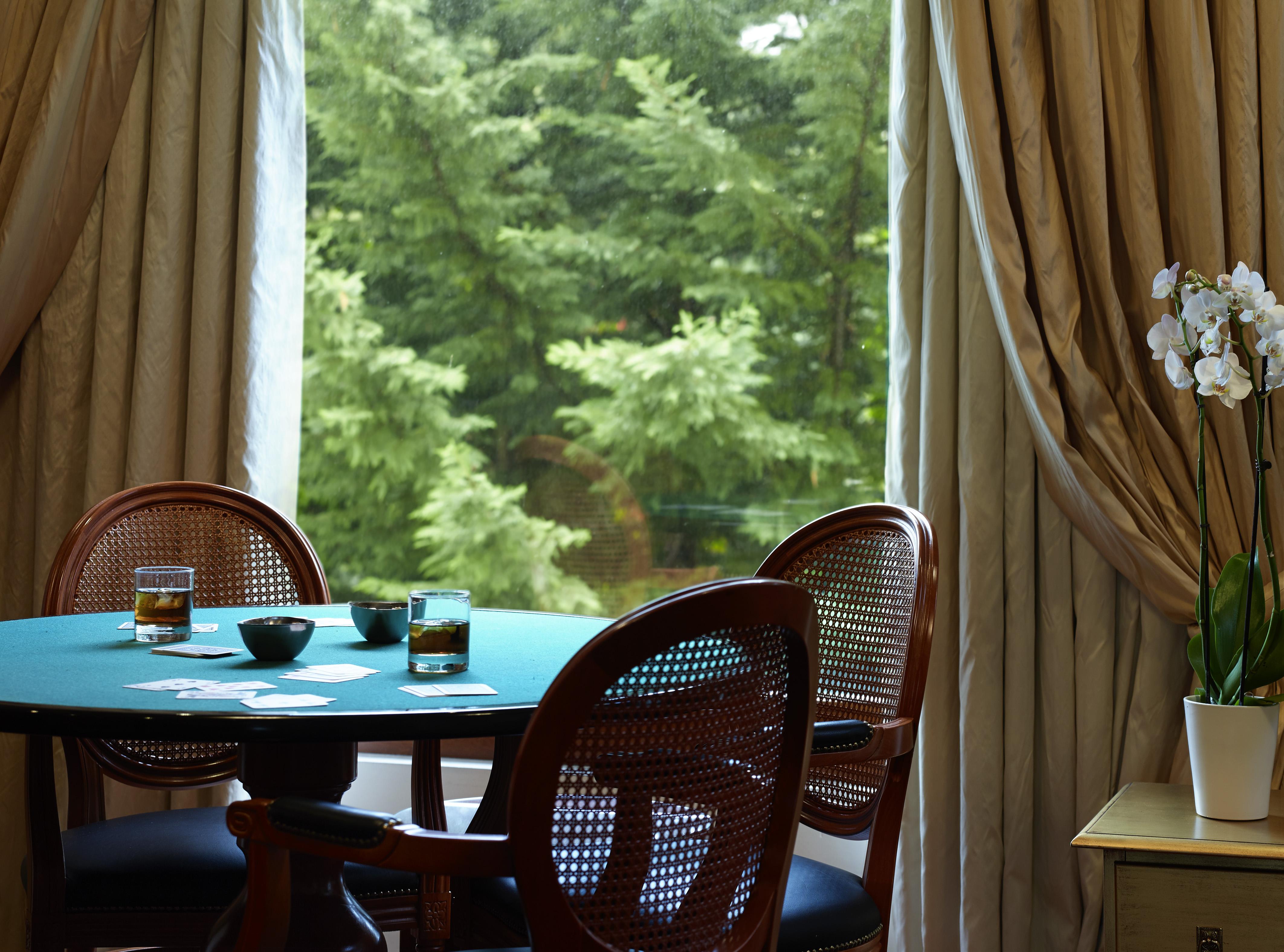 ホテル グランド セライ コングレス&スパ ヨアニナ エクステリア 写真 A view of the garden from the hotel